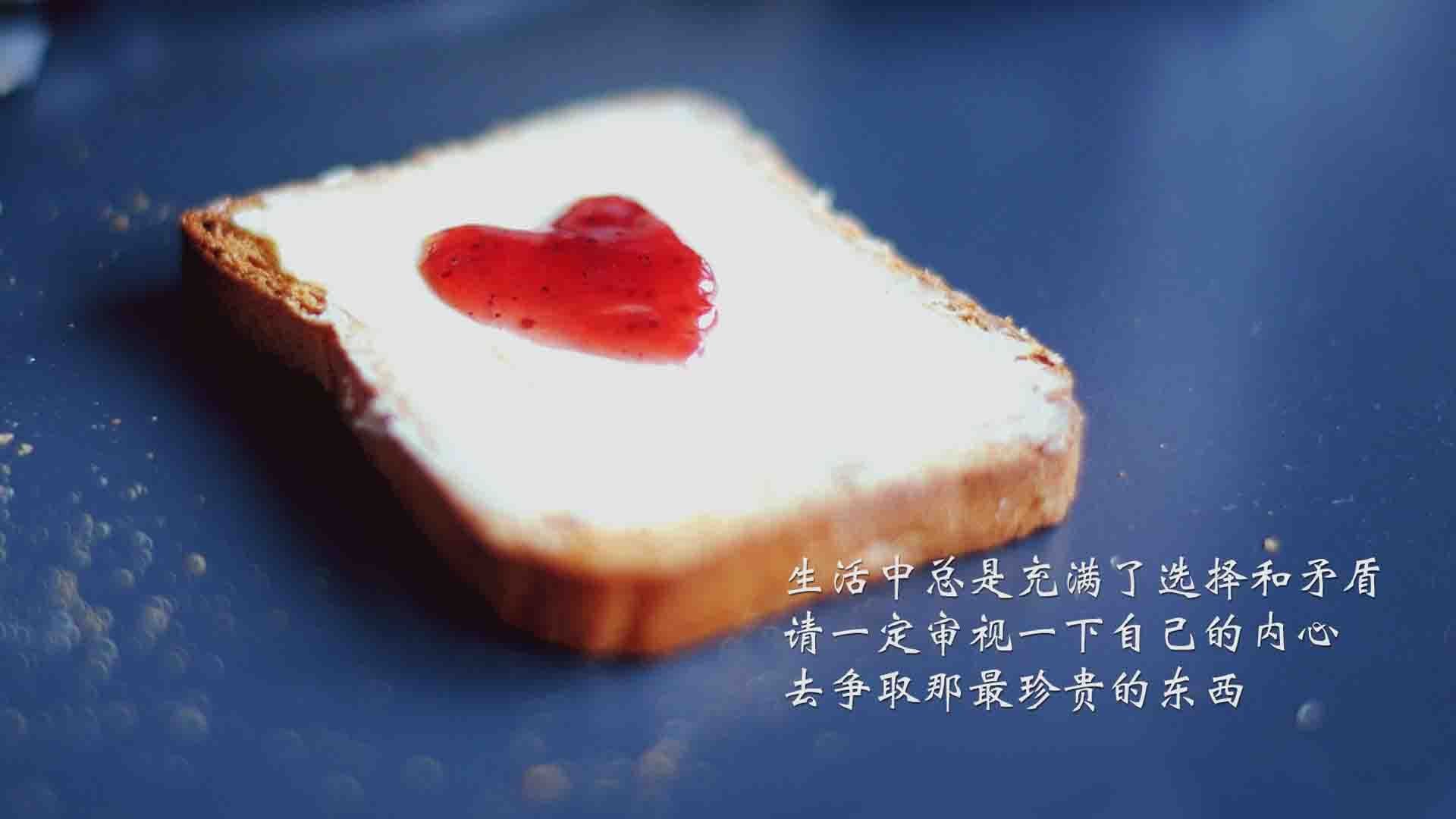 城市夜间篮球赛成为新时尚，展现年轻活力与城市魅力，关于夜间篮球场的环境描写